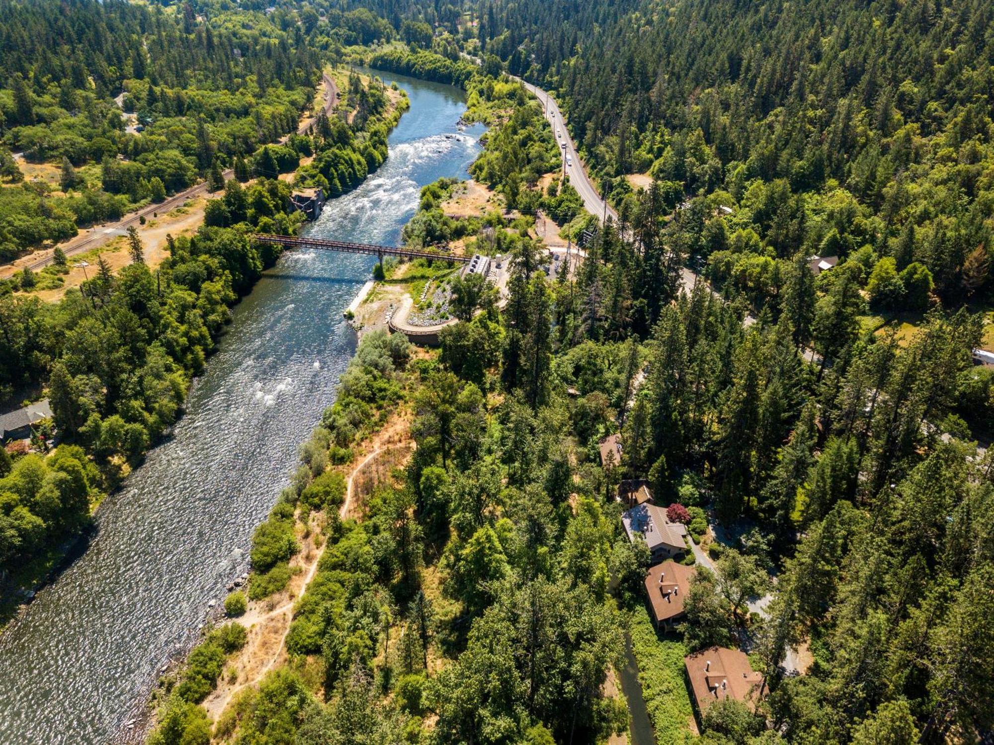 Weasku Inn Грантс Пас Екстериор снимка